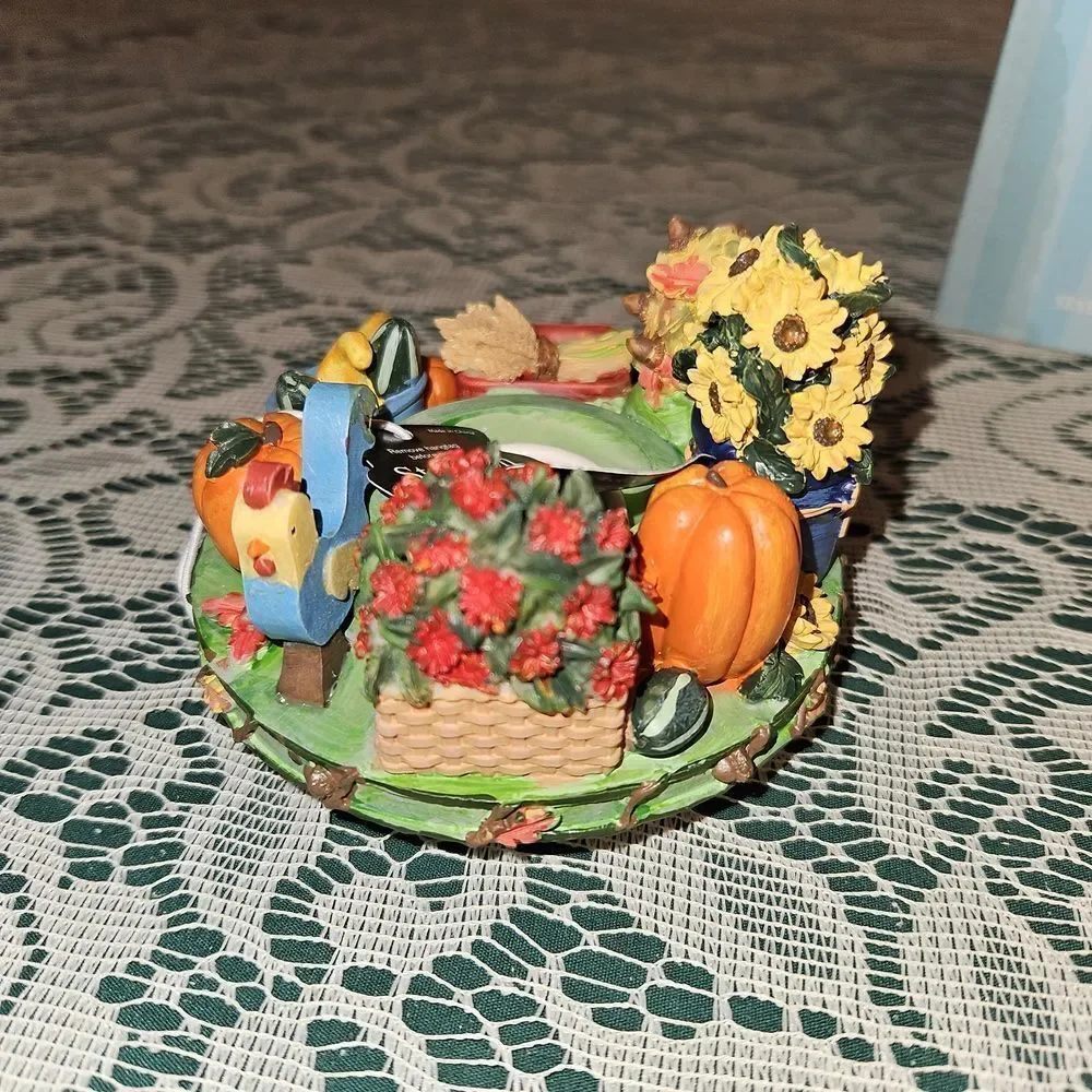 Old Virginia Candle Capper Acorns & Leaves Decor